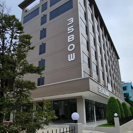 35 Bow Hotel